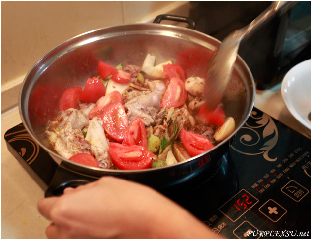 泰式酸辣汤制作中