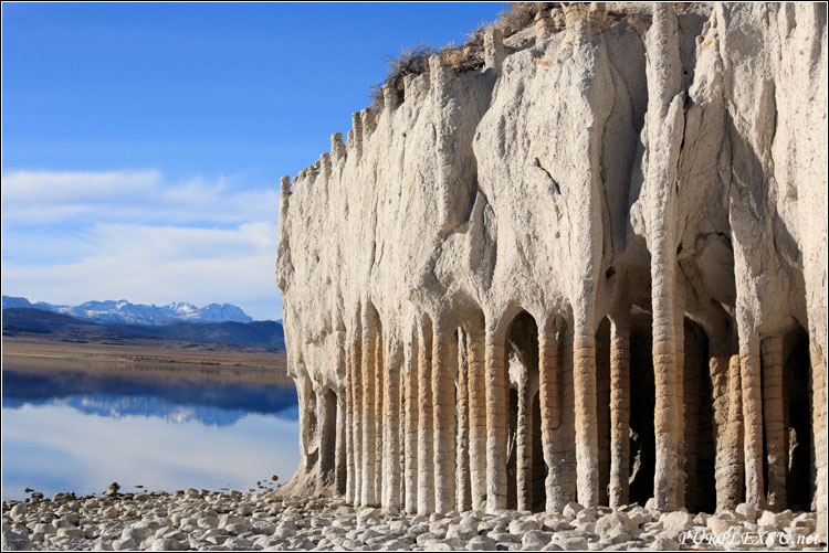 克罗利湖的石柱（Lake Crowley Columns）